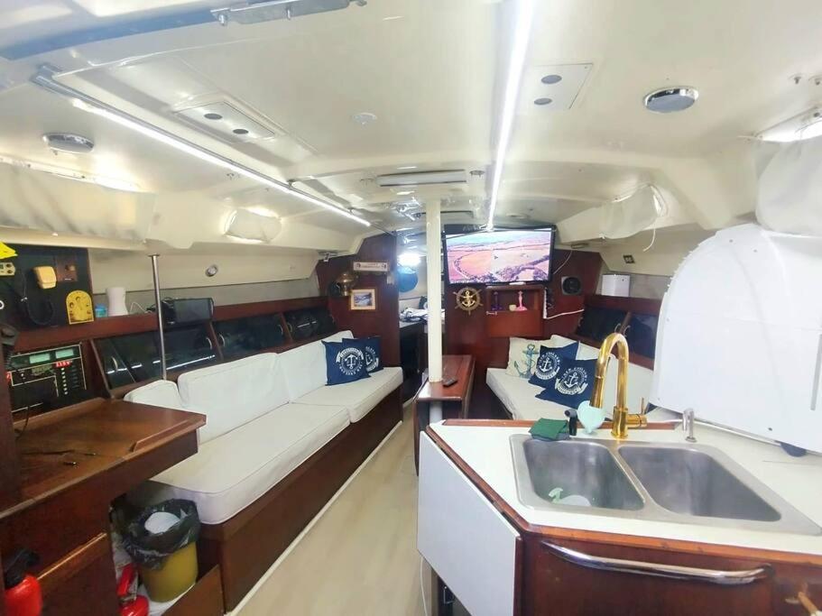 Botel Nanoshka Yacht