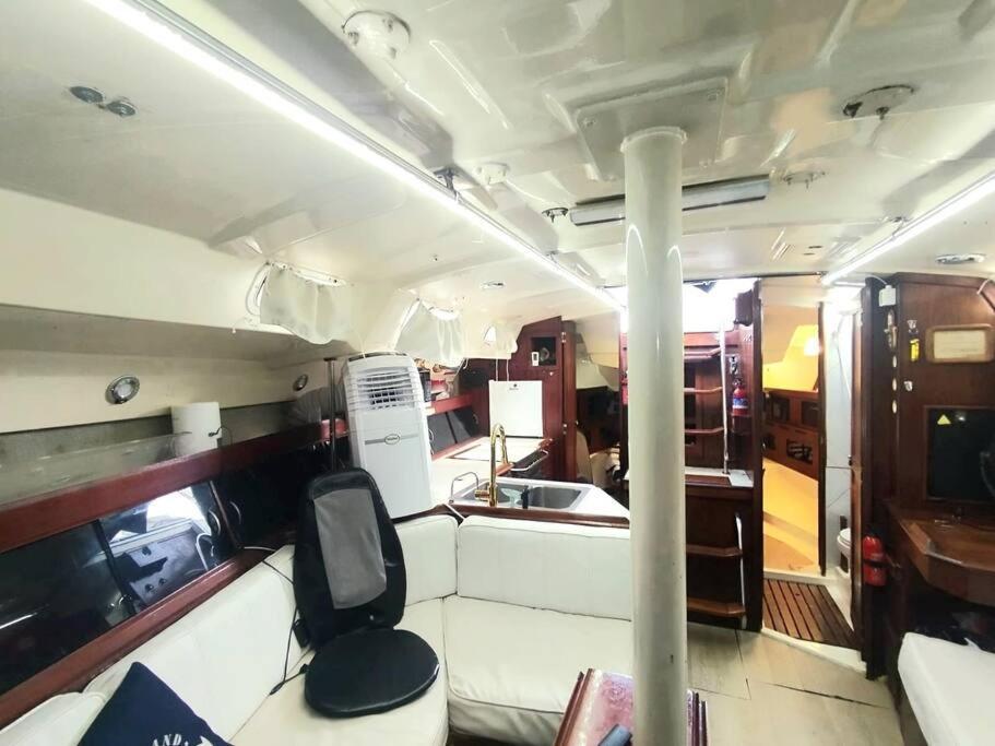 Botel Nanoshka Yacht *
