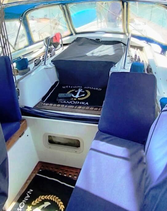 Botel Nanoshka Yacht *