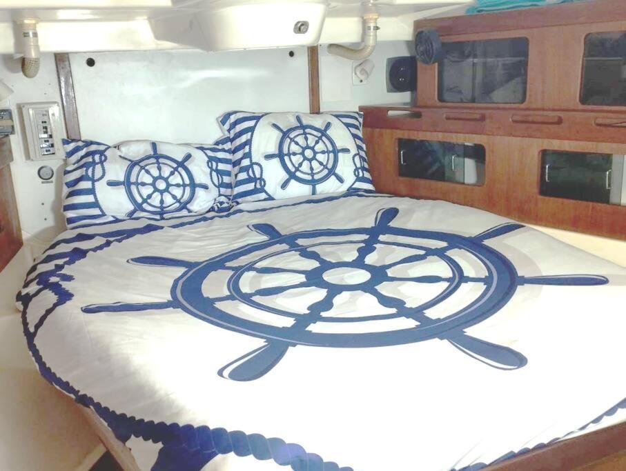 Botel Nanoshka Yacht Tel Aviv
