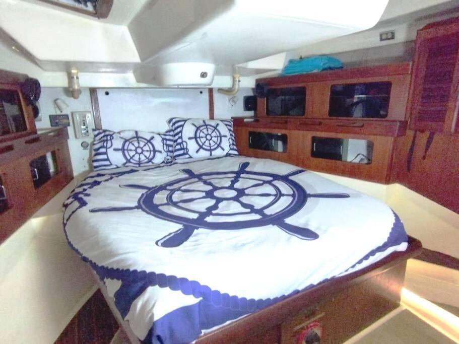 Nanoshka Yacht * Tel Aviv