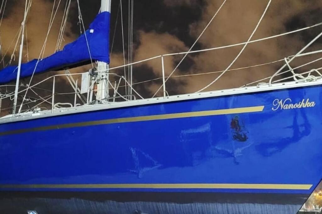 Nanoshka Yacht * Tel Aviv
