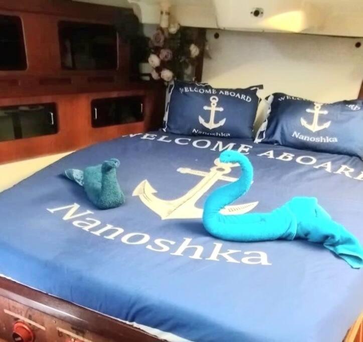Nanoshka Yacht * Tel Aviv